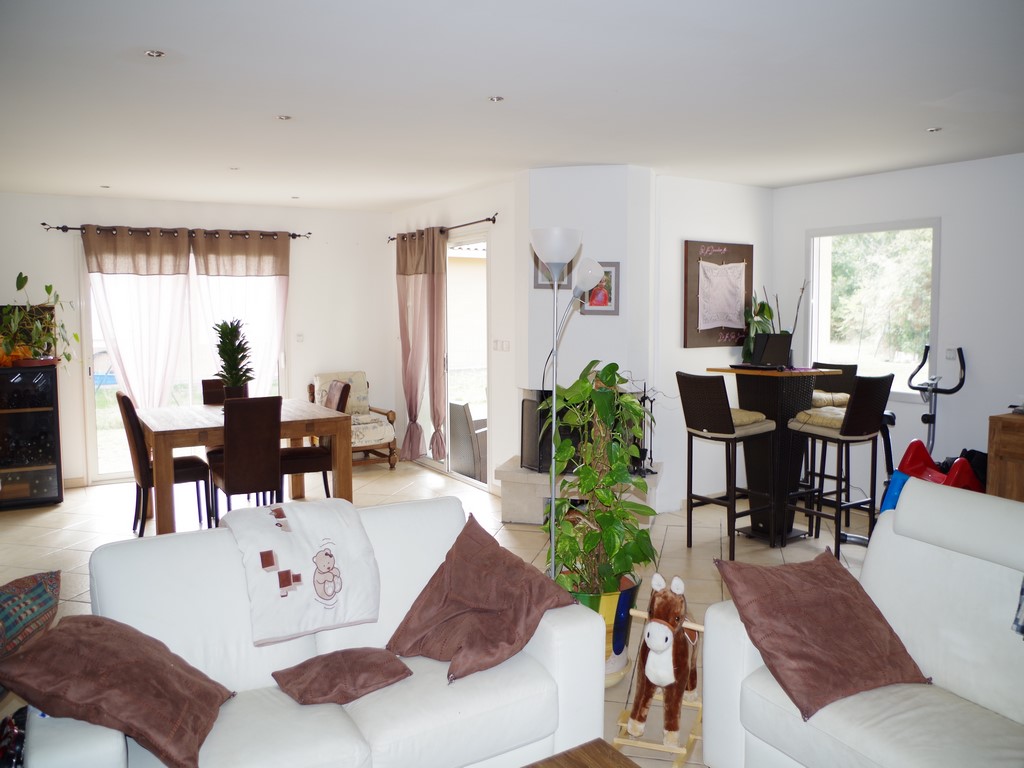 Maison récente, 137m², 3 chambres sur 1051m² avec piscine sur CESTAS